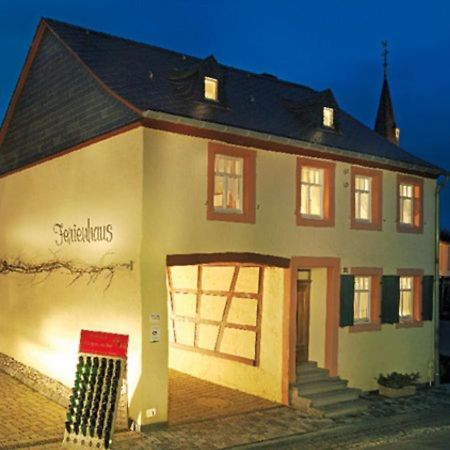 Altes Winzerhaus - Ferienhaus Burgen  ภายนอก รูปภาพ