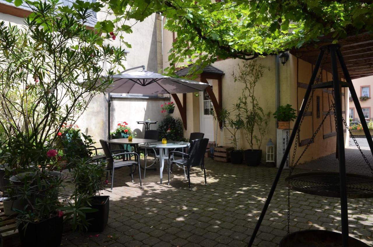 Altes Winzerhaus - Ferienhaus Burgen  ภายนอก รูปภาพ