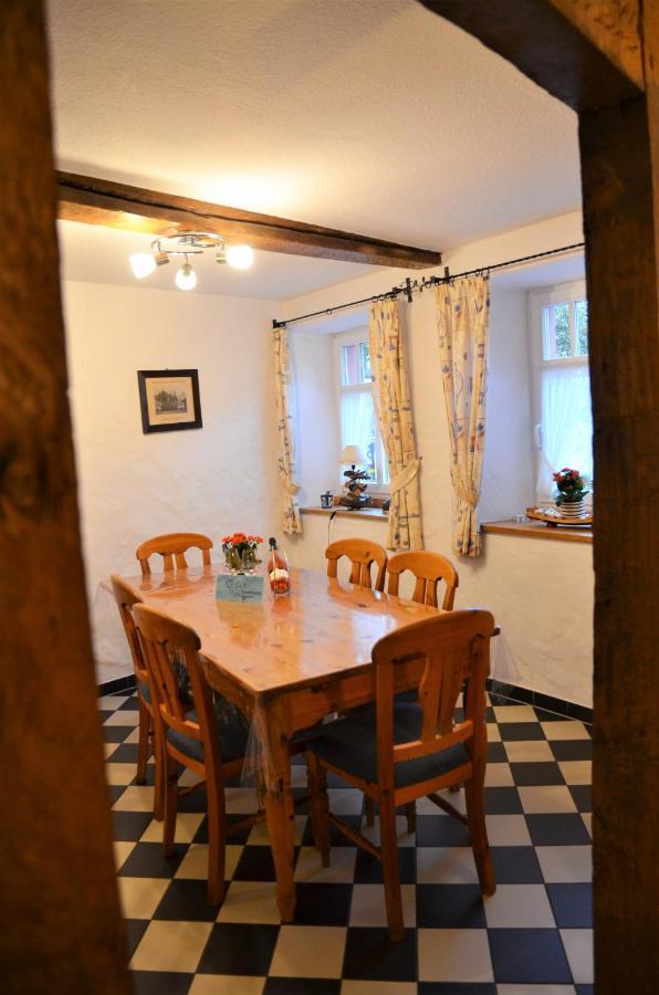 Altes Winzerhaus - Ferienhaus Burgen  ภายนอก รูปภาพ